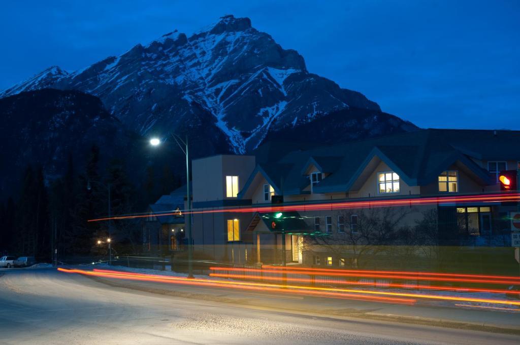 Ywca Banff Hotel Exterior foto